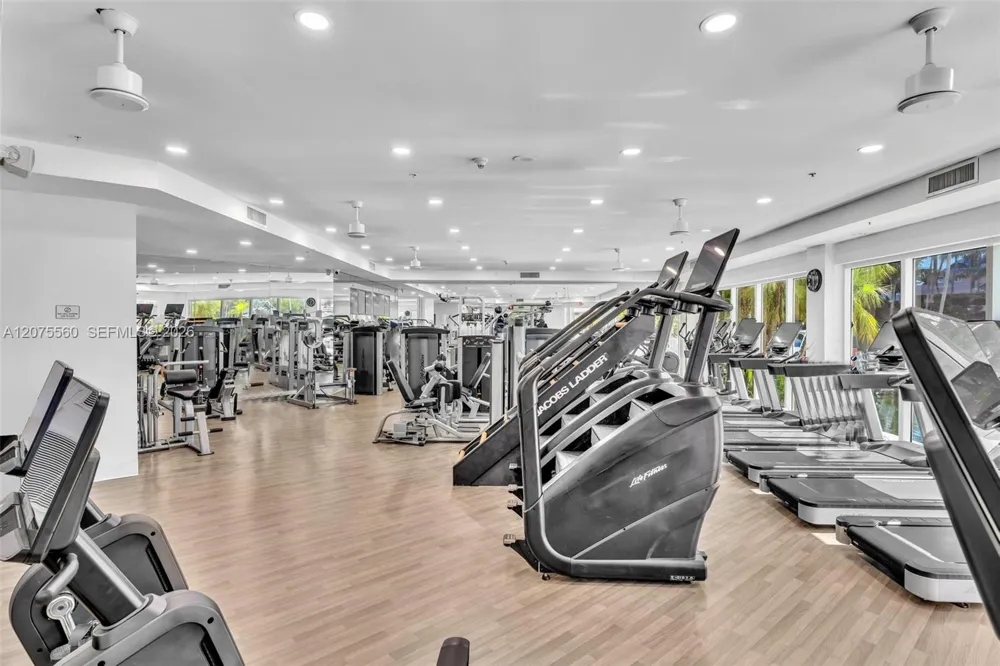 3370 Hidden Bay Dr #815 Aventura, FL 33180
