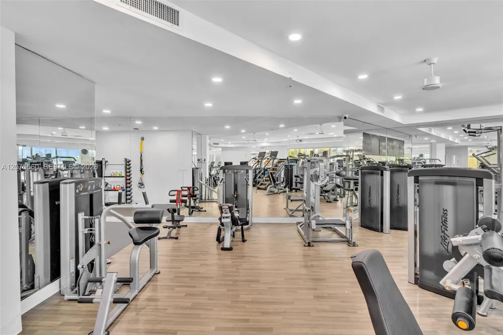 3370 Hidden Bay Dr #815 Aventura, FL 33180