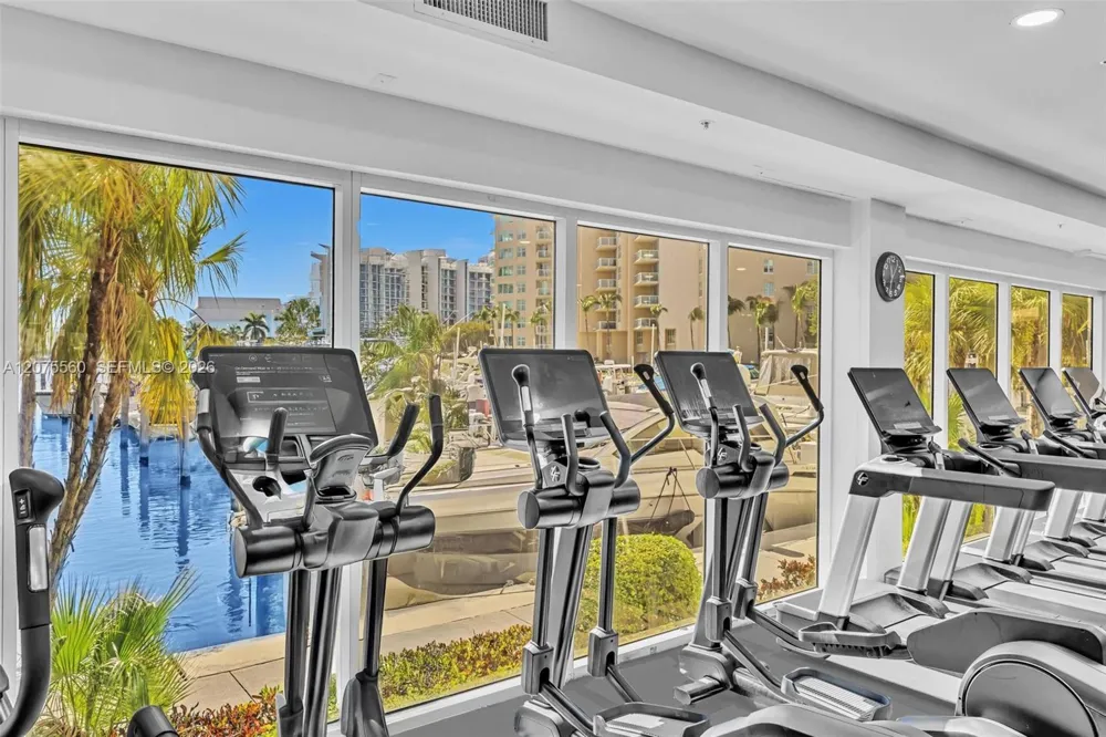 3370 Hidden Bay Dr #815 Aventura, FL 33180