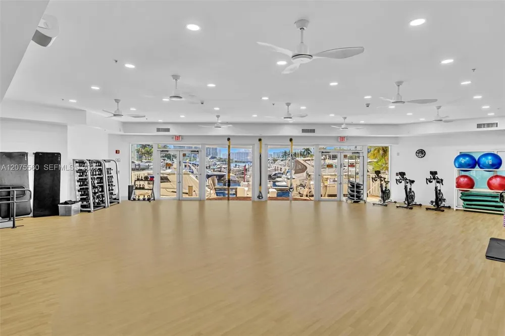 3370 Hidden Bay Dr #815 Aventura, FL 33180