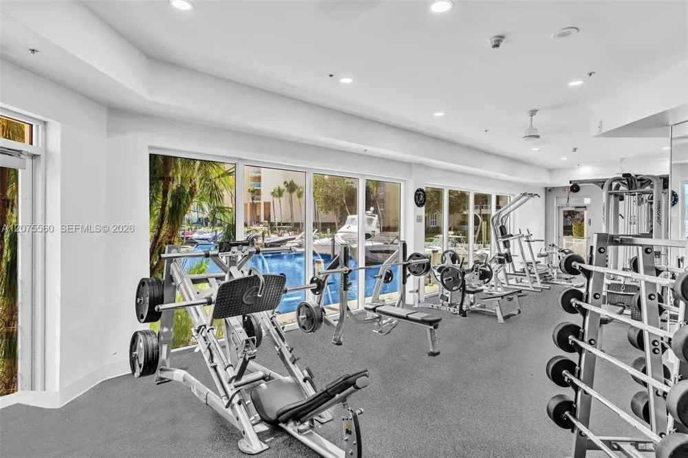 3370 Hidden Bay Dr #815 Aventura, FL 33180