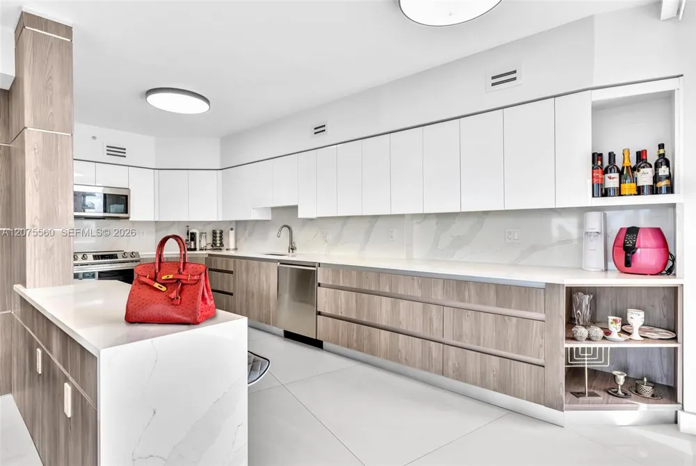 3370 Hidden Bay Dr #815 Aventura, FL 33180