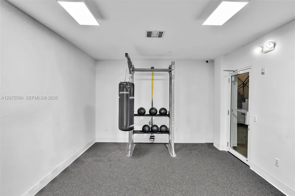 3370 Hidden Bay Dr #815 Aventura, FL 33180