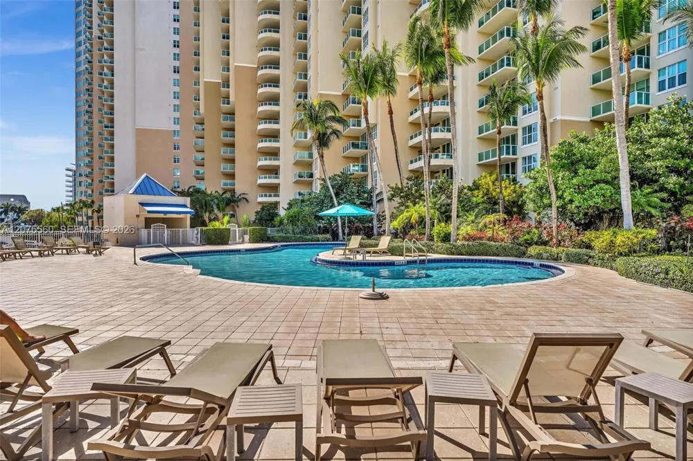3370 Hidden Bay Dr #815 Aventura, FL 33180