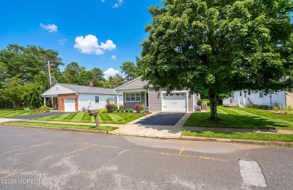 4 Doral Drive Toms River, NJ 08757