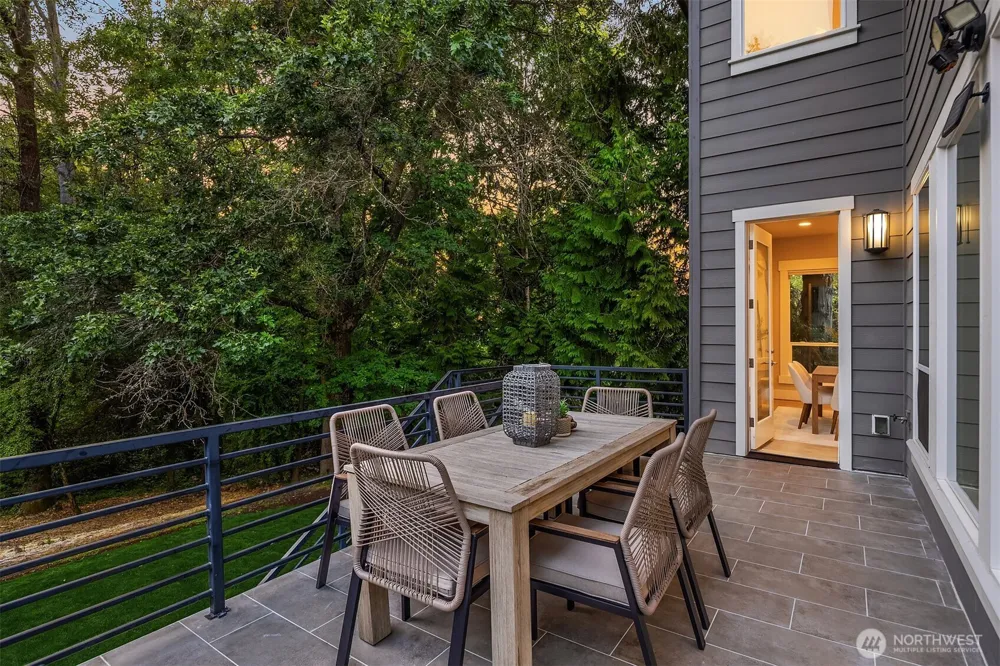 2227 77th Avenue SE Mercer Island, WA 98040
