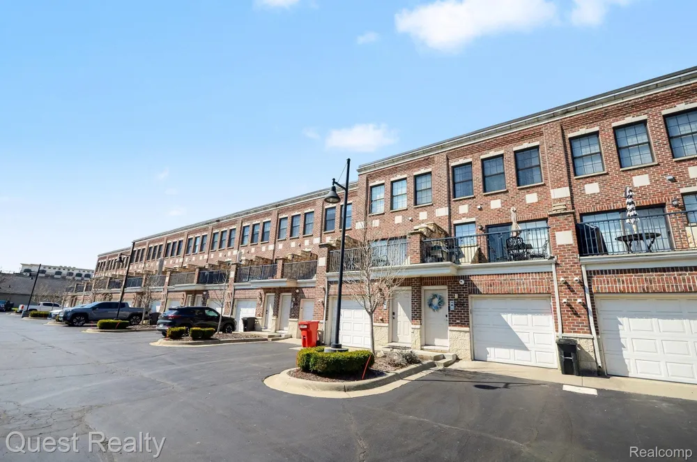 218 Mill Street Rochester City, MI 48307