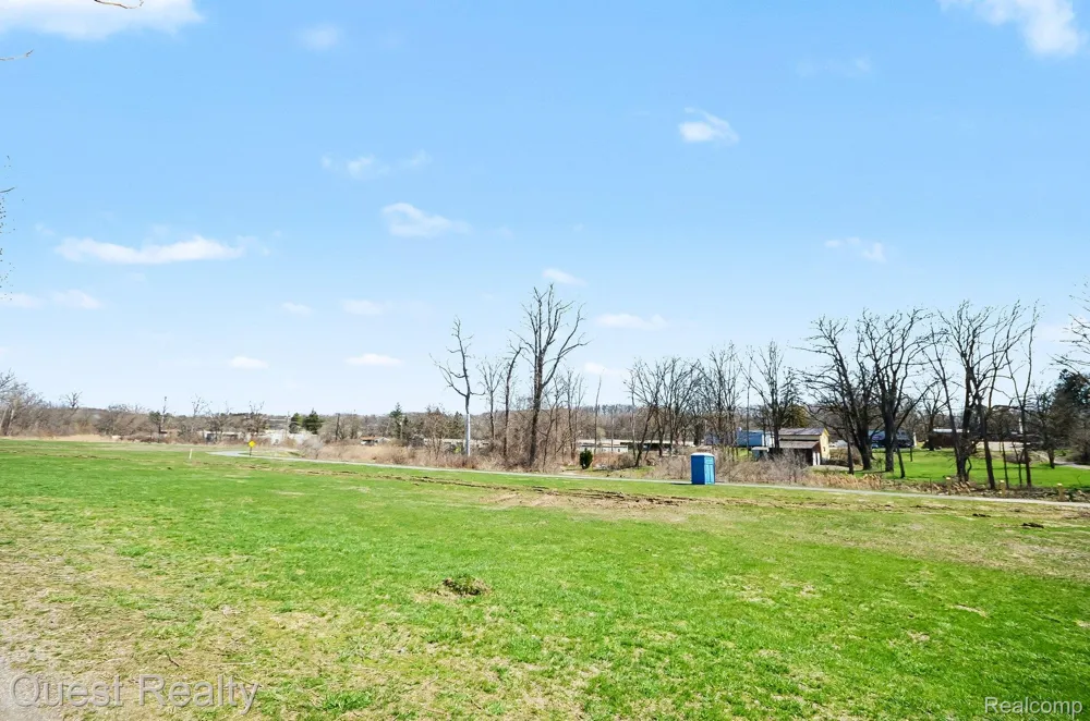 218 Mill Street Rochester City, MI 48307