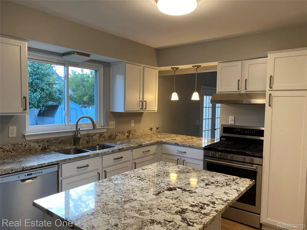 600 Sutten Drive Canton Charter Township, MI 48188