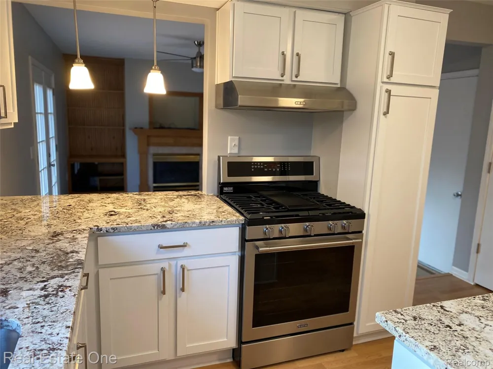 600 Sutten Drive Canton Charter Township, MI 48188