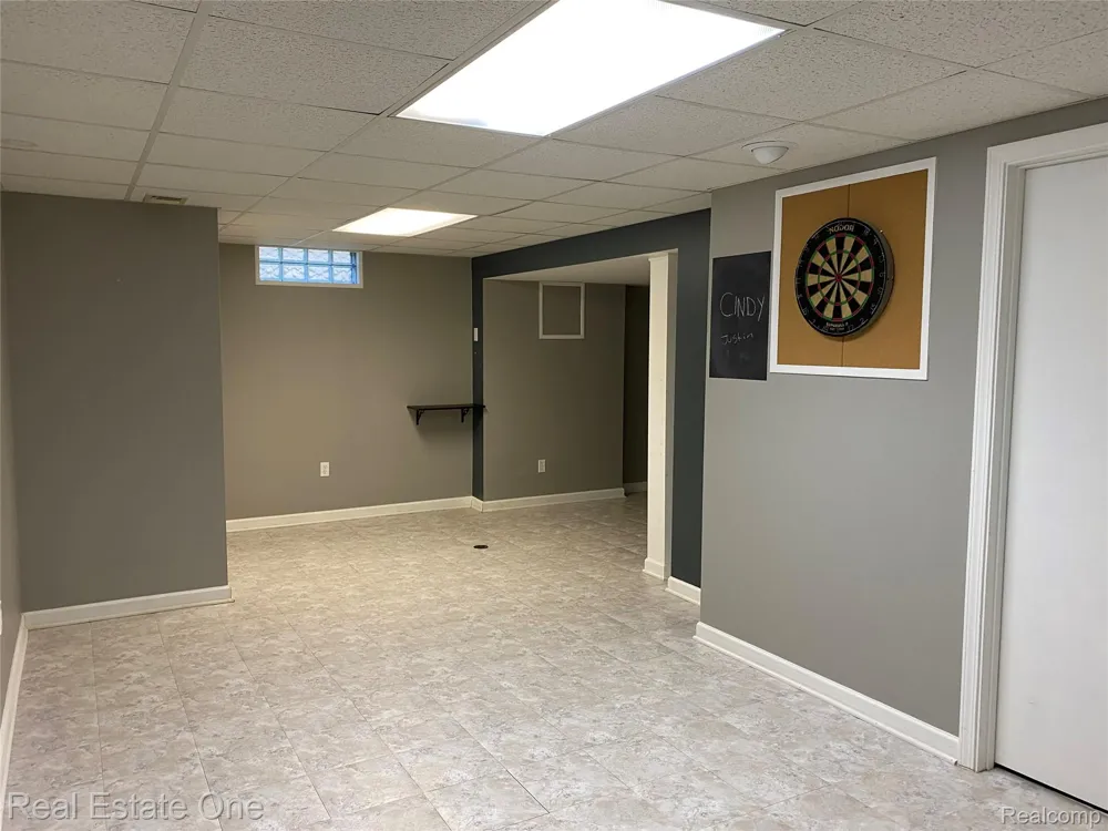 600 Sutten Drive Canton Charter Township, MI 48188