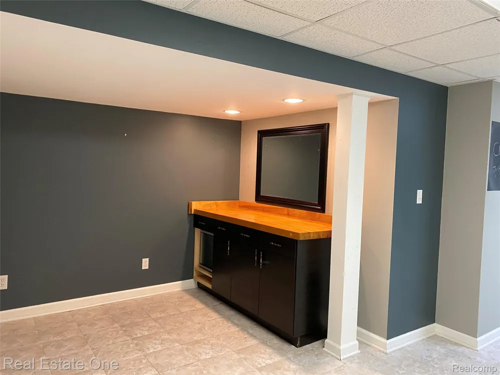 600 Sutten Drive Canton Charter Township, MI 48188