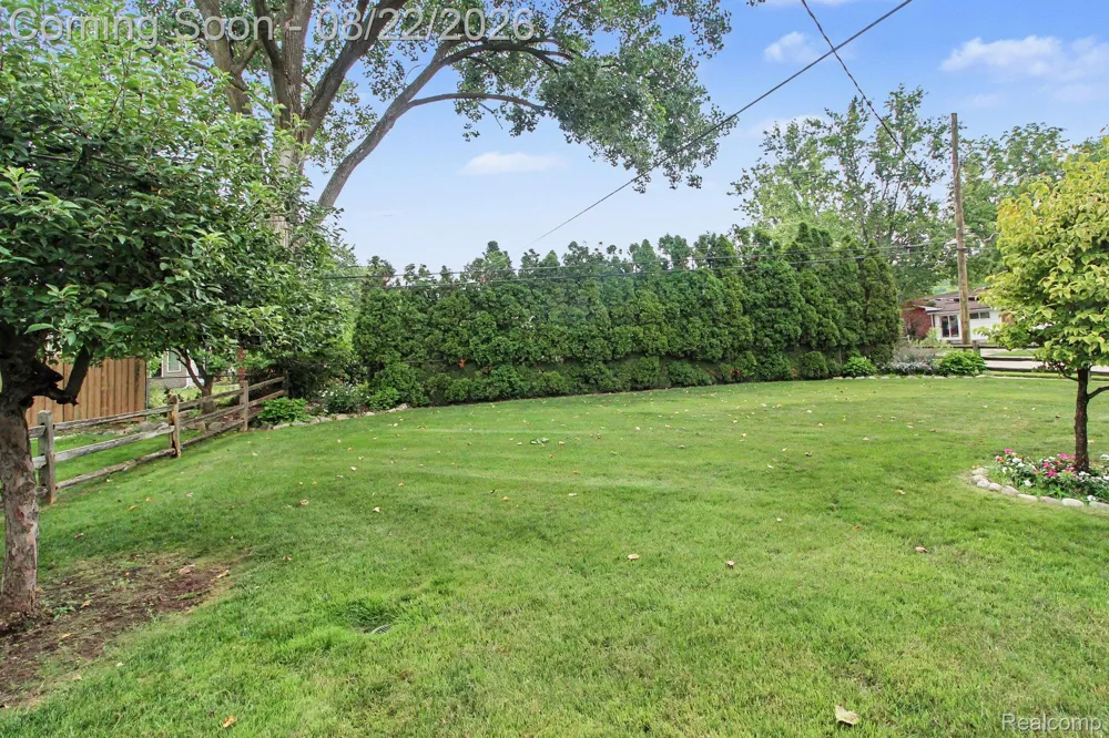 14712 Park Street Livonia City, MI 48154