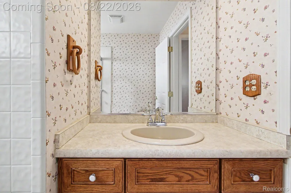 14712 Park Street Livonia City, MI 48154