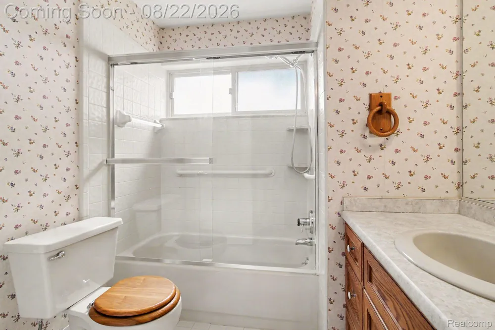 14712 Park Street Livonia City, MI 48154