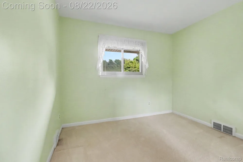 14712 Park Street Livonia City, MI 48154
