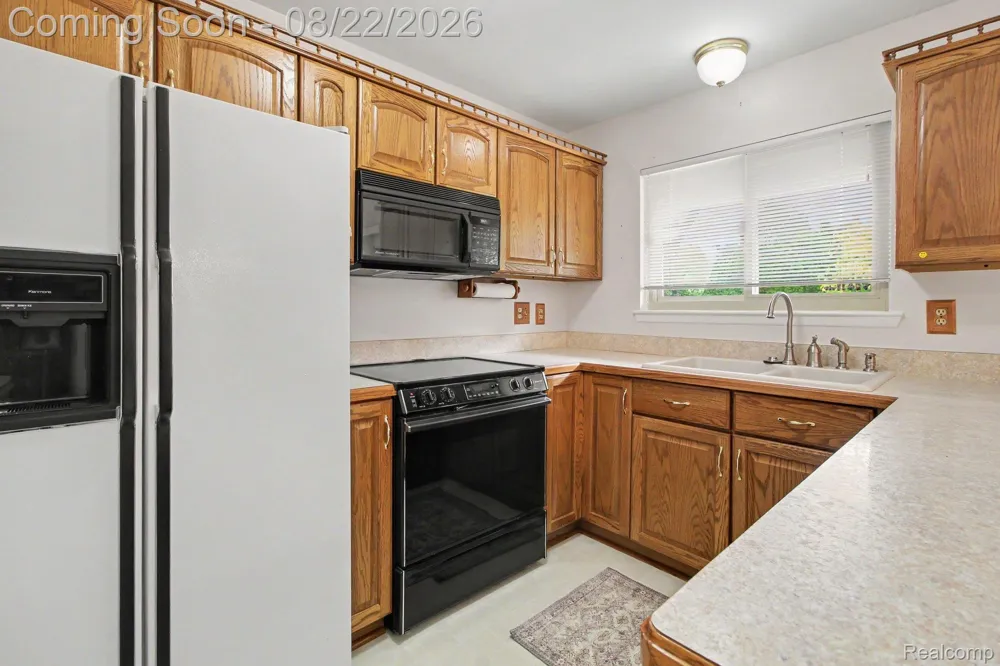 14712 Park Street Livonia City, MI 48154