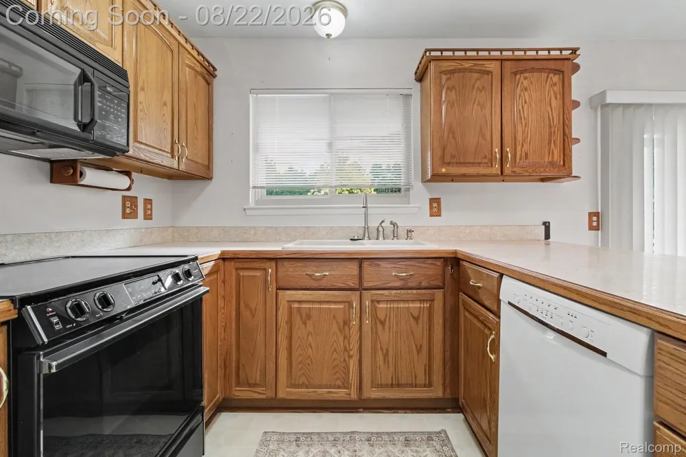 14712 Park Street Livonia City, MI 48154