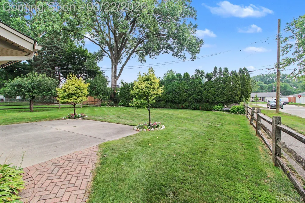 14712 Park Street Livonia City, MI 48154