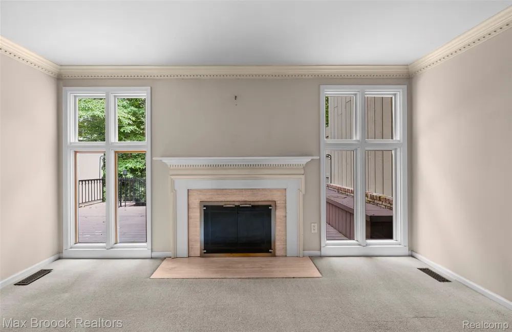1131 Hillpointe Circle Bloomfield Charter Township, MI 48304