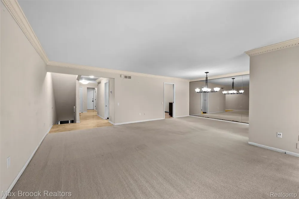 1131 Hillpointe Circle Bloomfield Charter Township, MI 48304