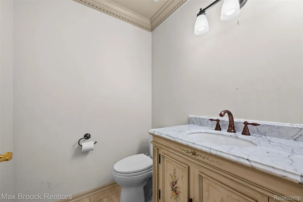 1131 Hillpointe Circle Bloomfield Charter Township, MI 48304