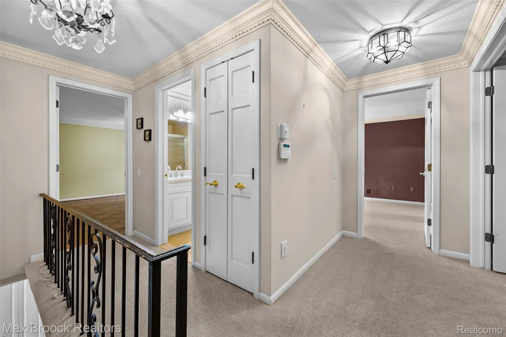 1131 Hillpointe Circle Bloomfield Charter Township, MI 48304