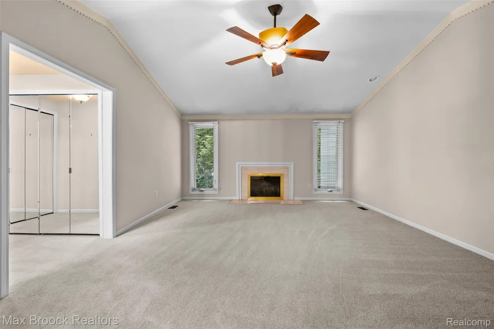 1131 Hillpointe Circle Bloomfield Charter Township, MI 48304