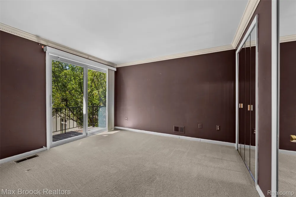 1131 Hillpointe Circle Bloomfield Charter Township, MI 48304