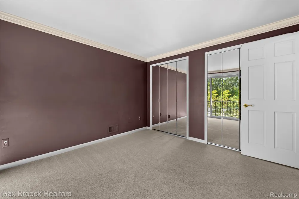 1131 Hillpointe Circle Bloomfield Charter Township, MI 48304