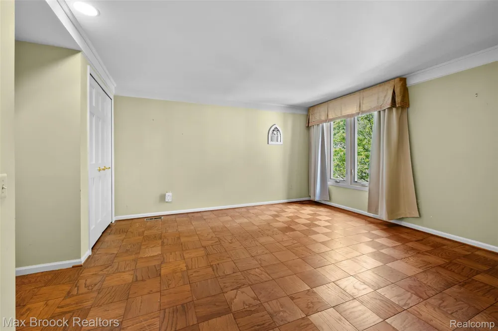 1131 Hillpointe Circle Bloomfield Charter Township, MI 48304