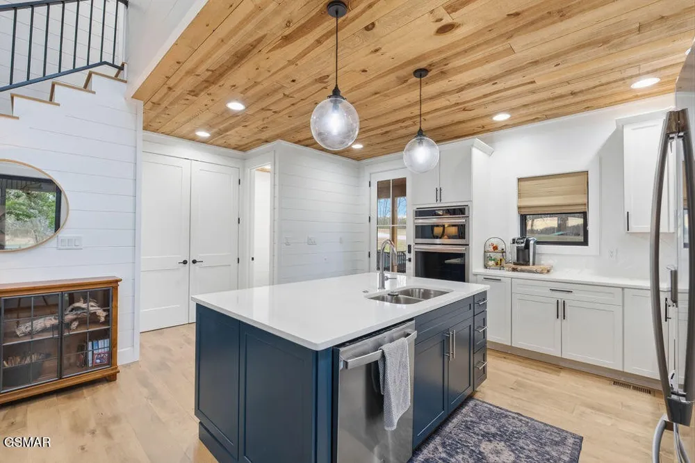 2240 Kimsey Way Sevierville, TN 37876