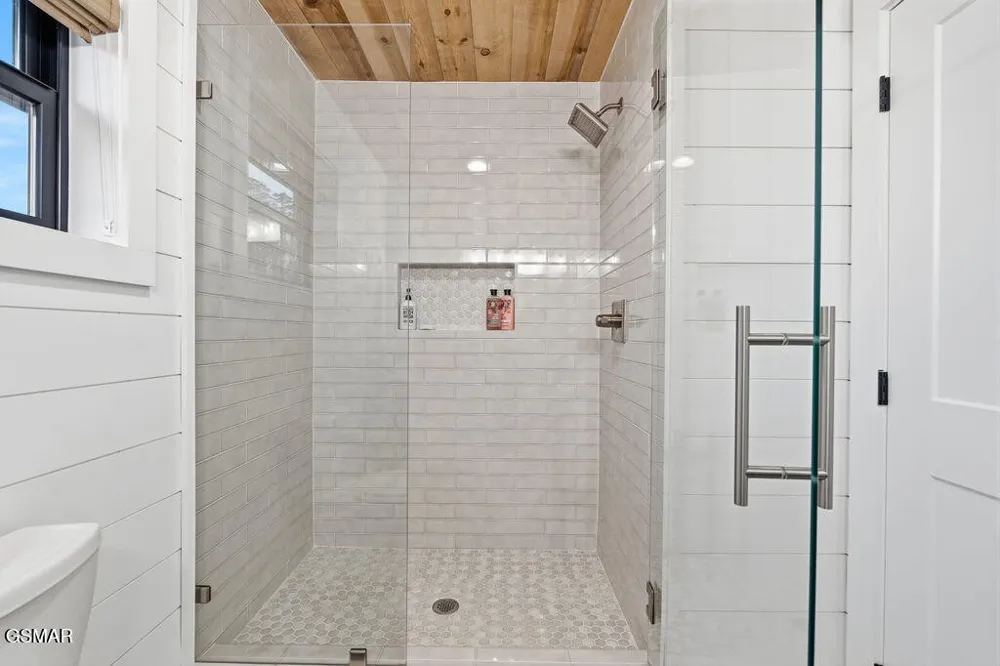 2240 Kimsey Way Sevierville, TN 37876