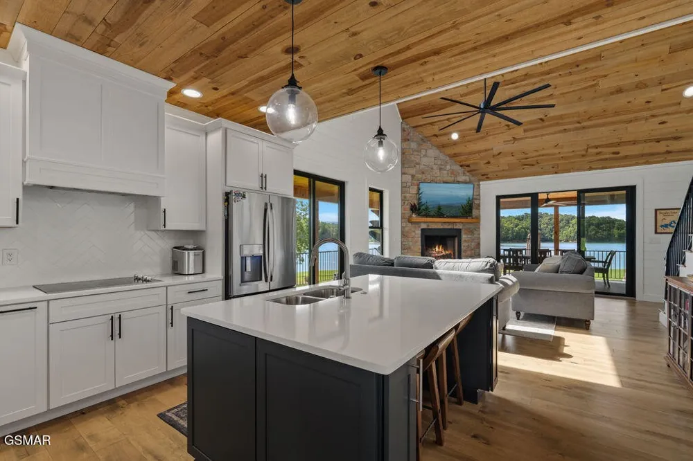 2240 Kimsey Way Sevierville, TN 37876