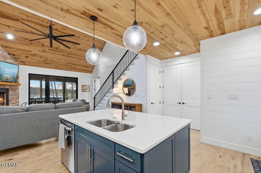 2240 Kimsey Way Sevierville, TN 37876