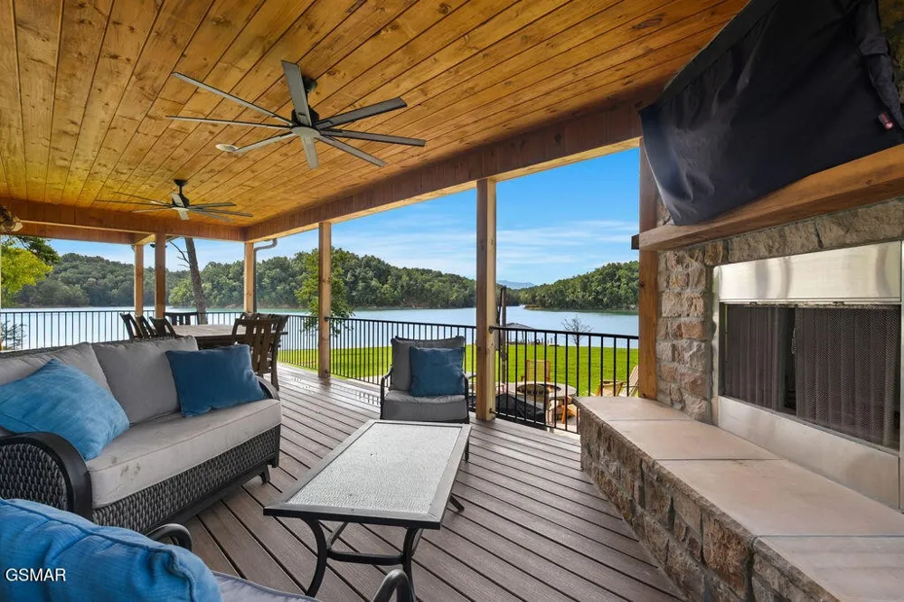 2240 Kimsey Way Sevierville, TN 37876
