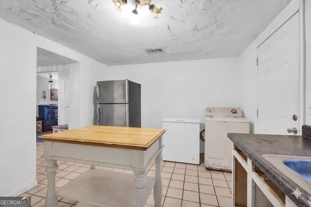 1368 Point Peter RD St. Marys, GA 31558