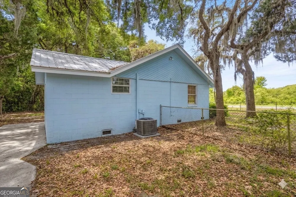1368 Point Peter RD St. Marys, GA 31558