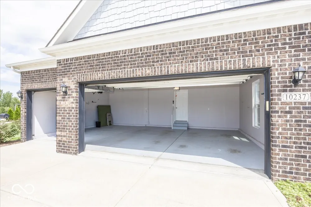 10237 Maiden Court Fishers, IN 46040