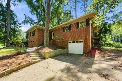 128 Dickson Court