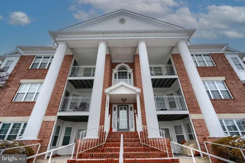205 BURKWOOD COURT #205-2F