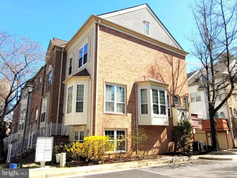 6012 RICKETTS WALK