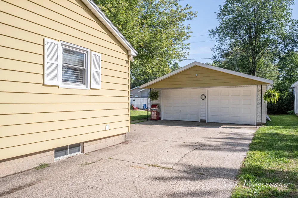 712 River Street Spring Lake, MI 49456
