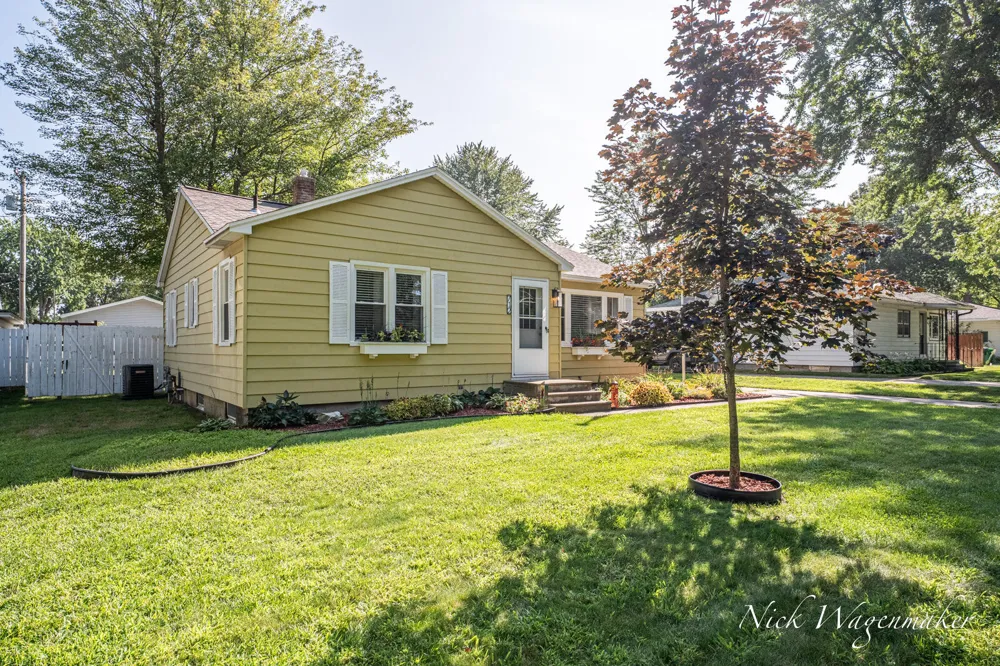 712 River Street Spring Lake, MI 49456