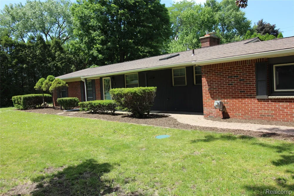1239 Ashover Drive Bloomfield Charter Township, MI 48304