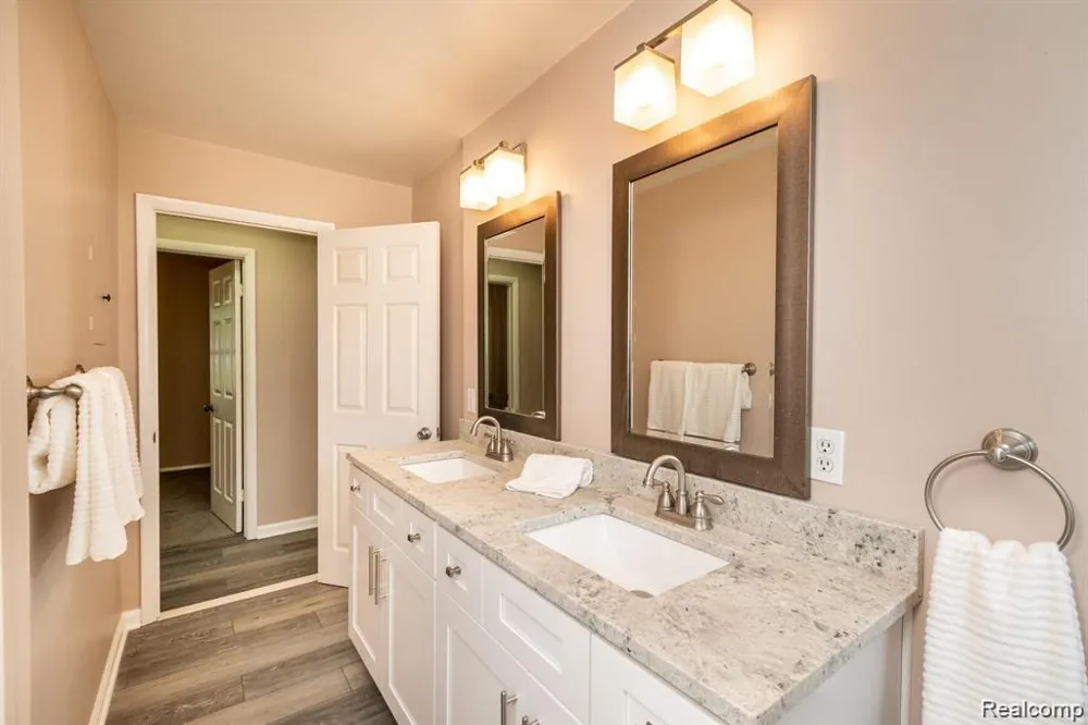 1239 Ashover Drive Bloomfield Charter Township, MI 48304