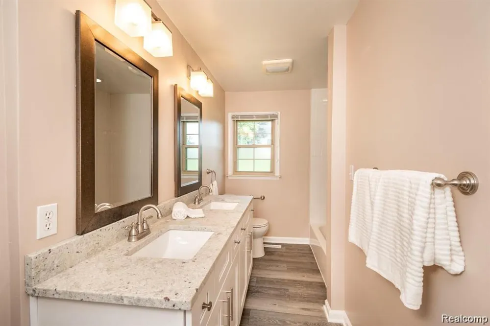 1239 Ashover Drive Bloomfield Charter Township, MI 48304