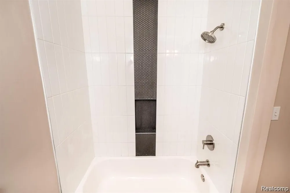 1239 Ashover Drive Bloomfield Charter Township, MI 48304