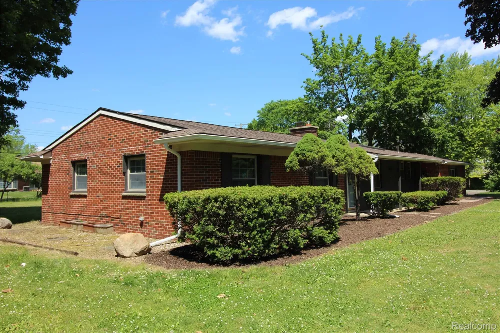 1239 Ashover Drive Bloomfield Charter Township, MI 48304