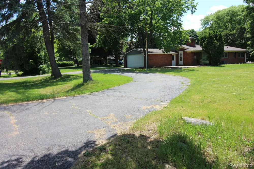 1239 Ashover Drive Bloomfield Charter Township, MI 48304